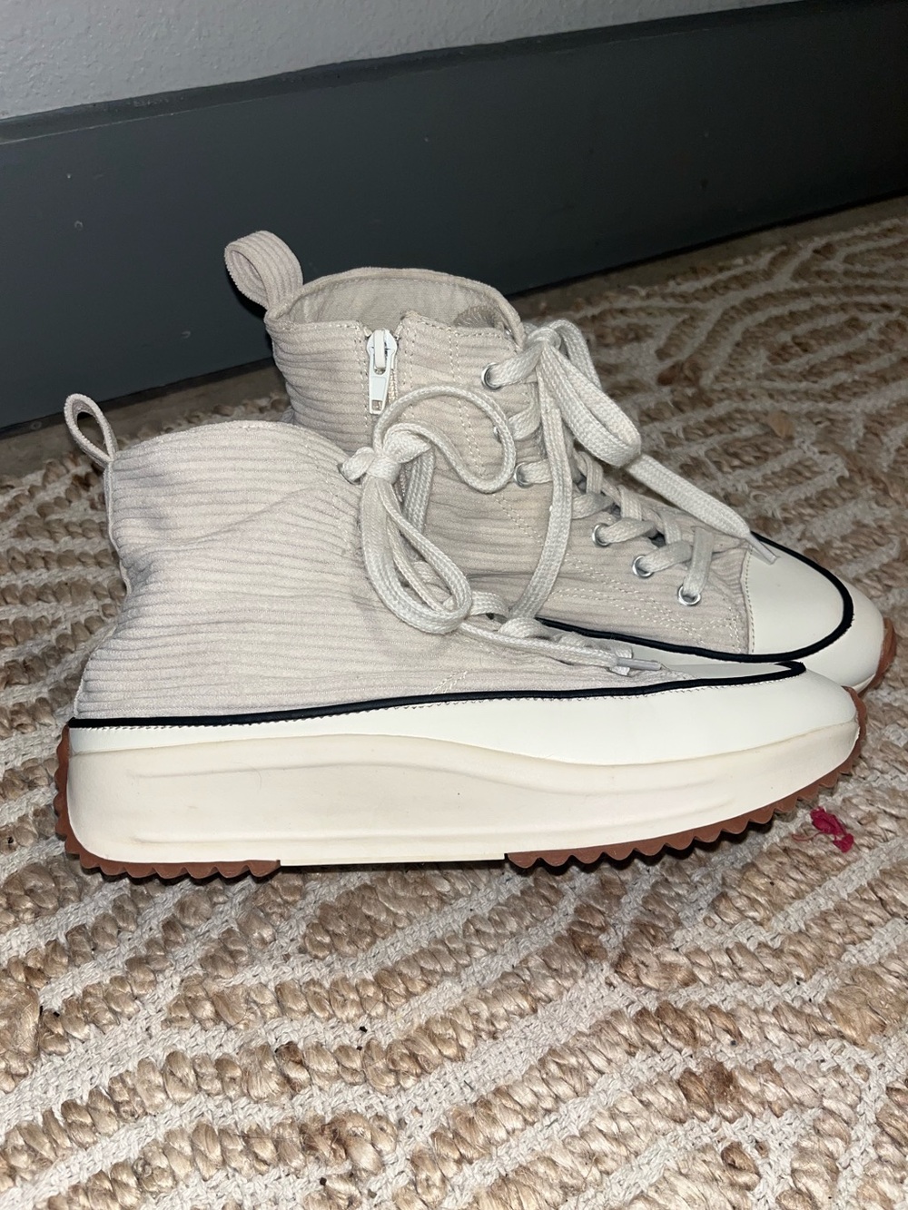 Mi.iM Cream Corduroy High-Top Platform Sneakers Sz9